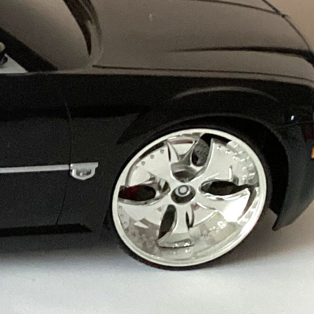 Daimler Chrysler 2005 300C HEMI Jada Toys Dub City Black Spinner Wheels - Picture 5 of 9